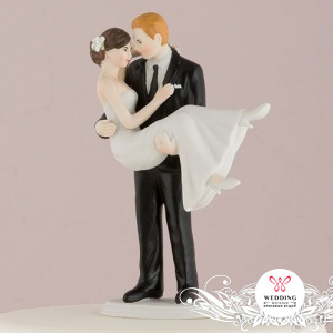 Фигурка на свадебный торт ''На руках у любимого''
